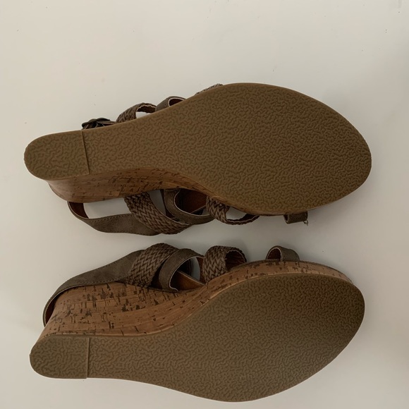 Open toe Wedges - Picture 2 of 2